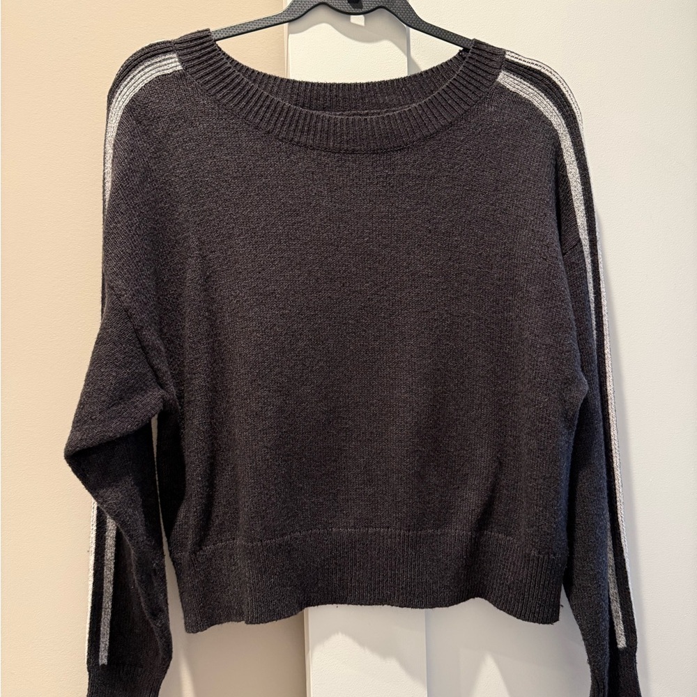 American Eagle Gray Sweater with White Accents